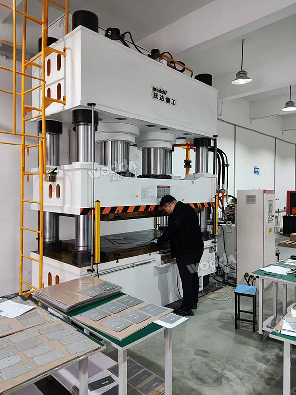 800噸金屬板材校平液壓機(jī)