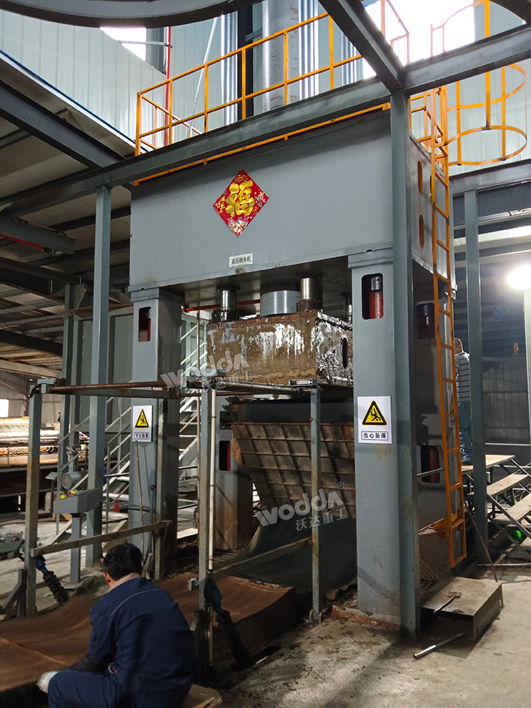 高壓污泥壓榨機現(xiàn)場 高壓污泥壓榨機現(xiàn)場