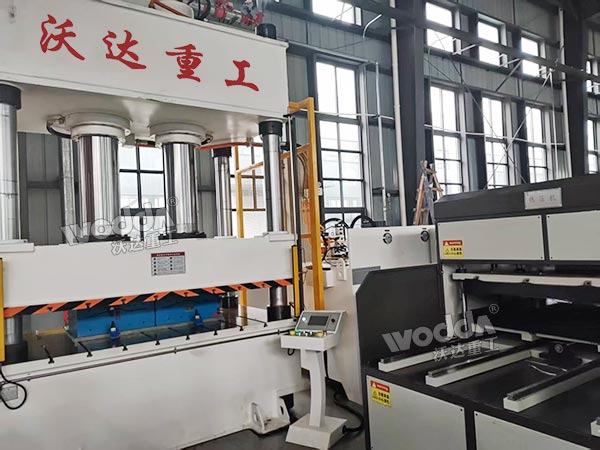 500噸四柱液壓機現場