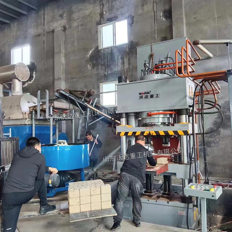 630噸鹽磚機(jī)現(xiàn)場