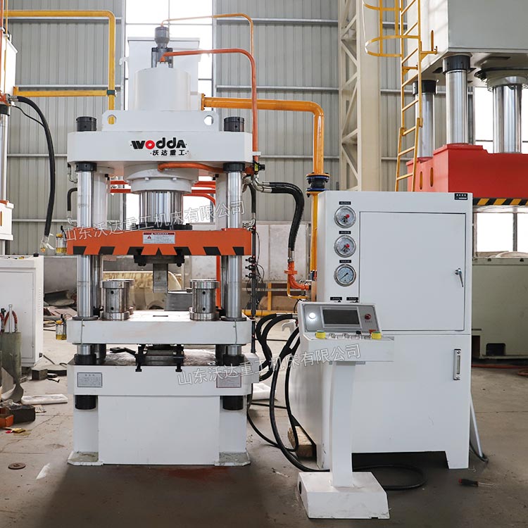 200噸粉末成型液壓機(jī).jpg 200噸粉末成型液壓機(jī).jpg