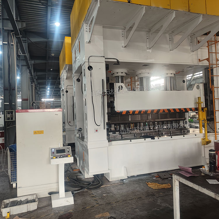 630噸框架式液壓機現(xiàn)場試機