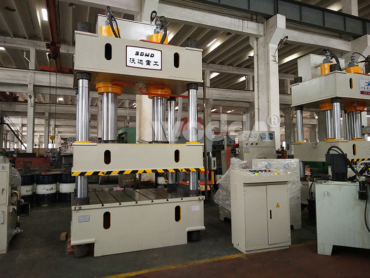 315噸雙缸四柱液壓機(jī) 315噸雙缸四柱液壓機(jī)