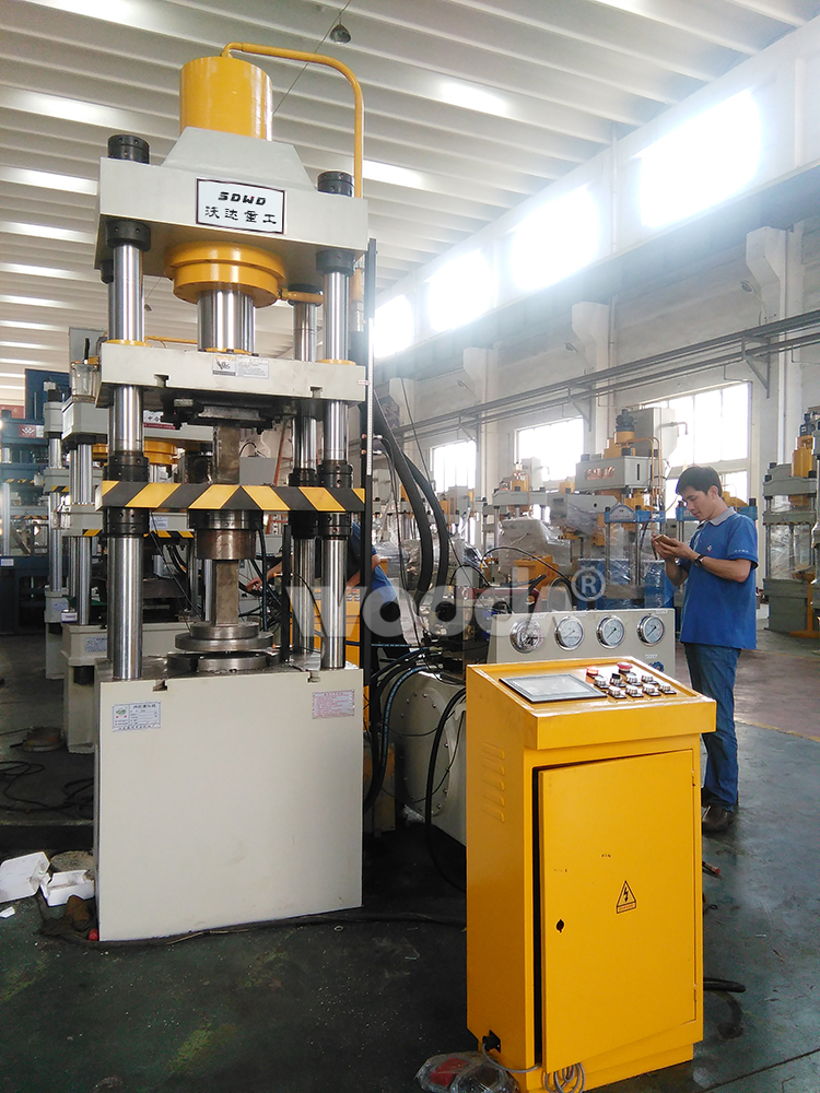 150噸粉末成型液壓機(jī) 150噸粉末成型液壓機(jī)