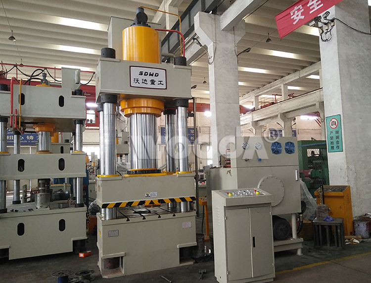 四柱液壓機(jī)實物圖