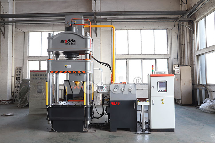 200T三梁四柱液壓機生產(chǎn)廠家 200T三梁四柱液壓機生產(chǎn)廠家