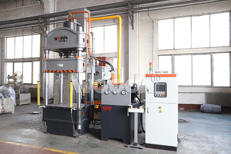 200噸三梁四柱液壓機(jī) 200噸三梁四柱液壓機(jī)