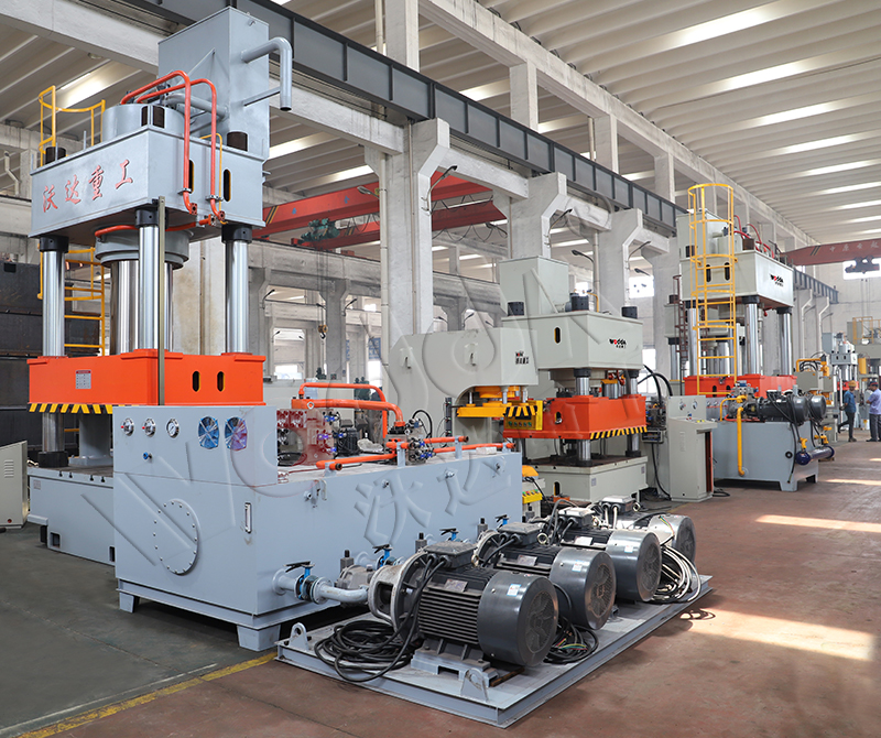 2000t液壓機(jī) 2000t液壓機(jī)