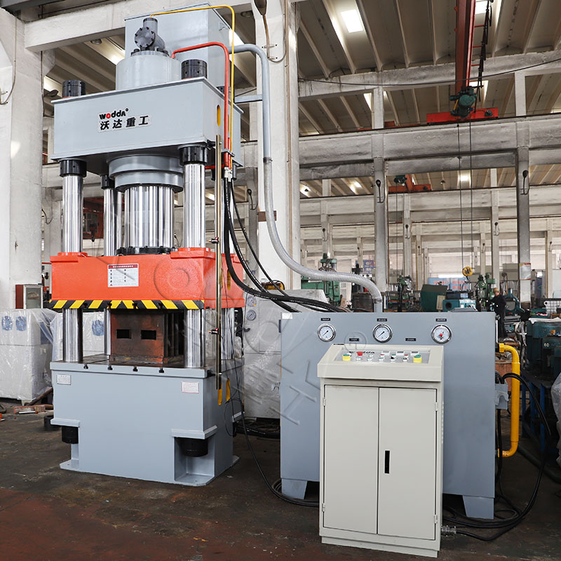 500噸四柱液壓機(jī) 500噸四柱液壓機(jī)